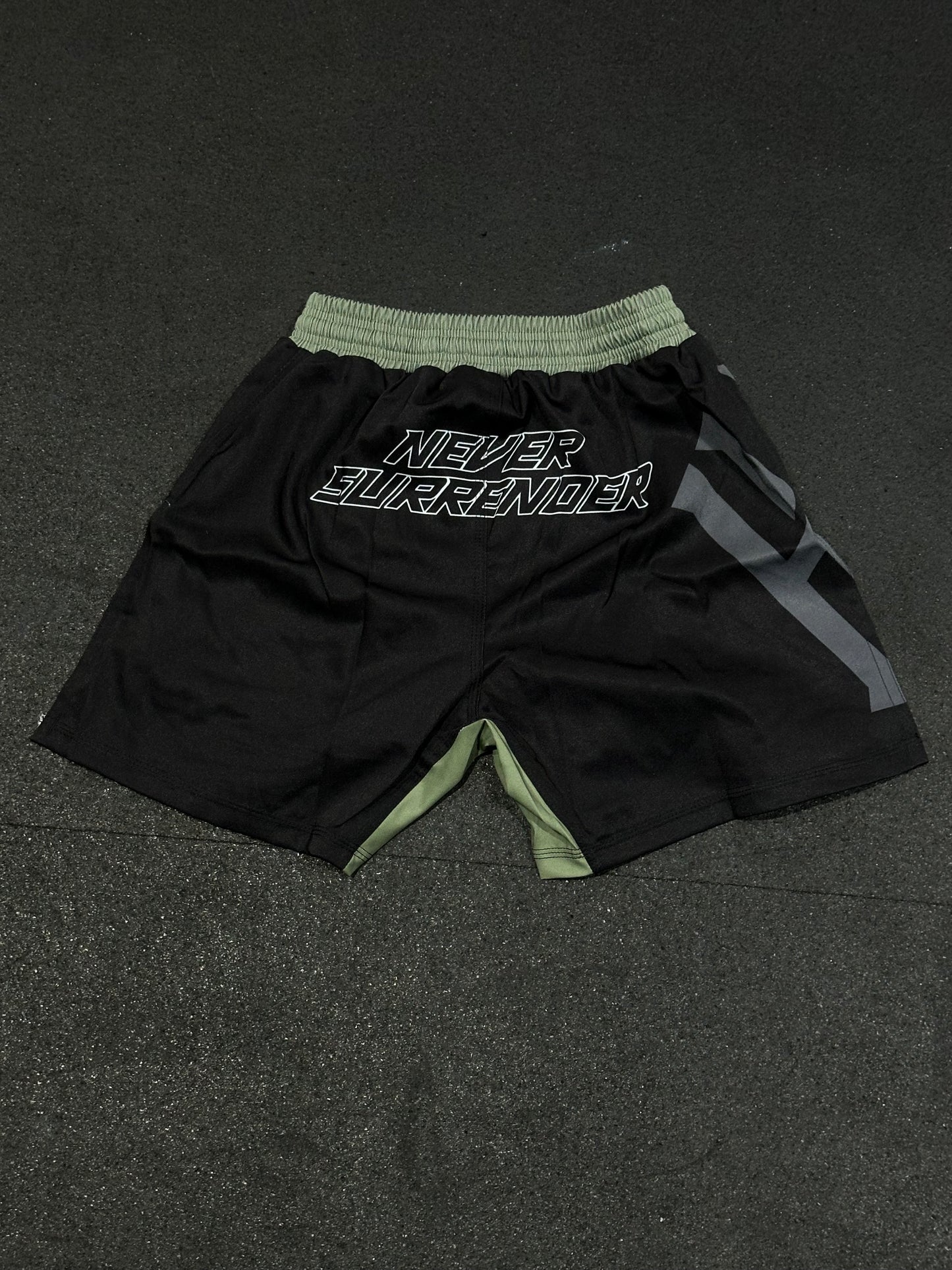 NEVER SURRENDER - MIX & MATCH - BLACK - SHORTS