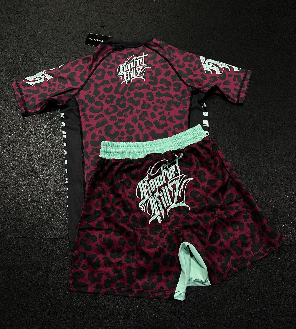 THE WILD CAT - BURGUNDY LEOPARD - RASH GUARD (MEN’S)