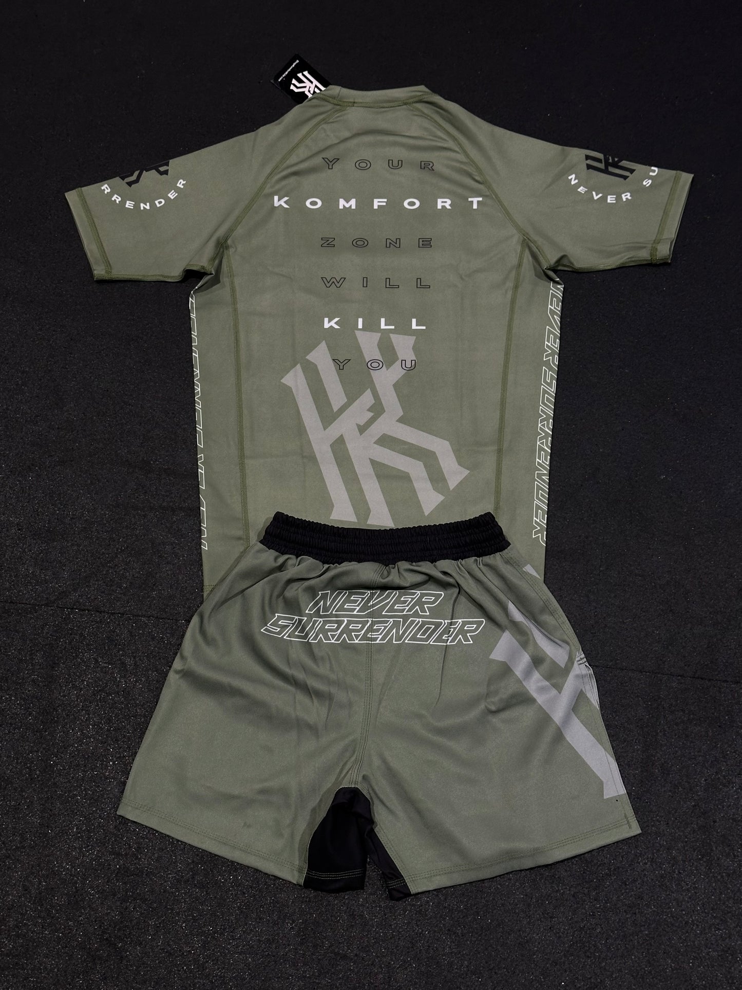 NEVER SURRENDER - MIX & MATCH - OLIVE GREEN - RASH GUARD