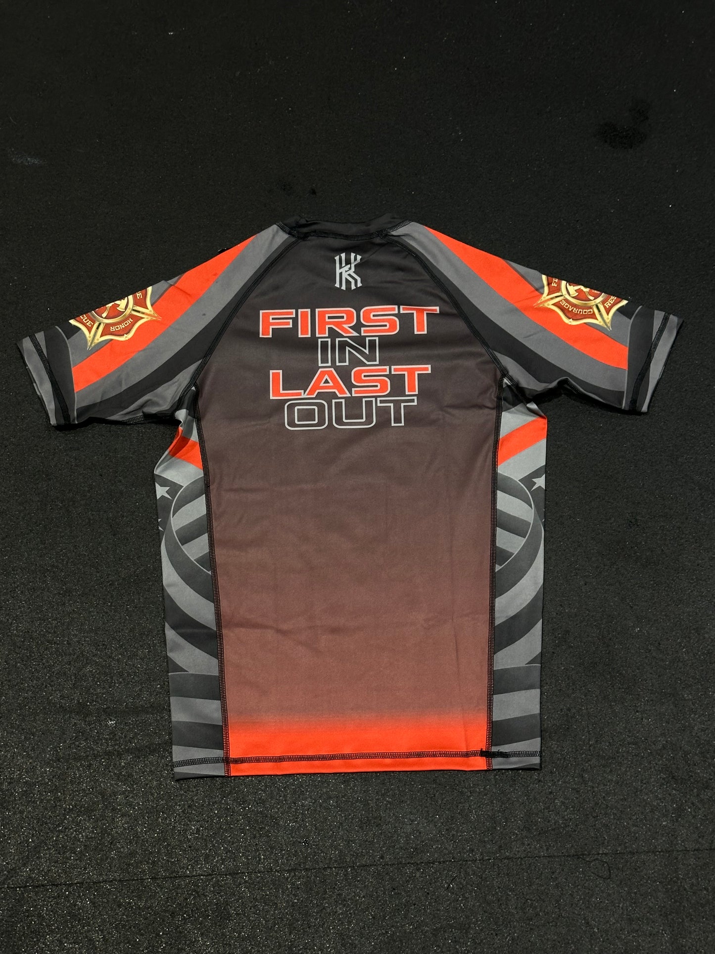 FIRST IN, LAST OUT - RASH GUARD
