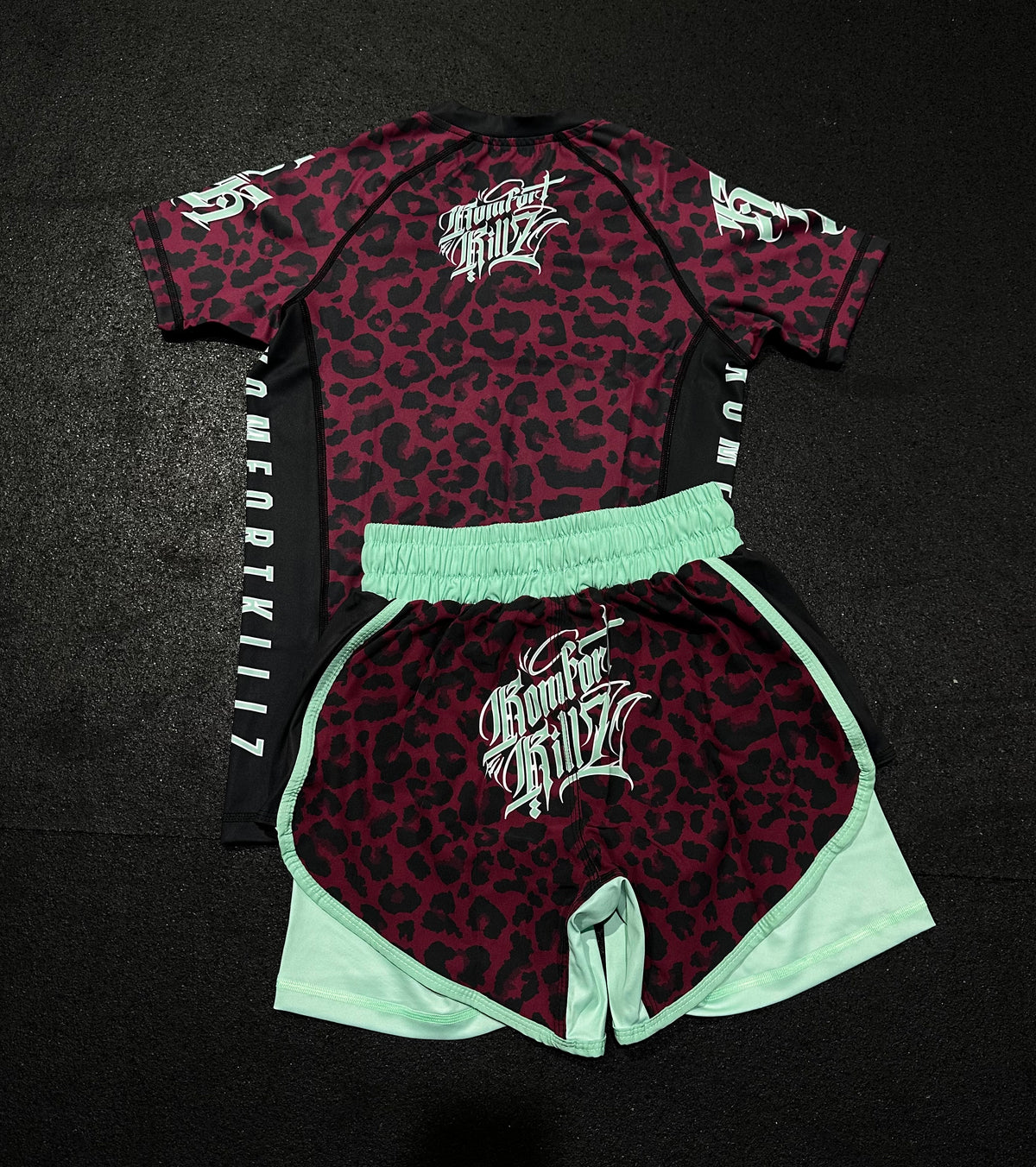 THE WILD CAT - BURGUNDY LEOPARD - RASH GUARD (LADIES)