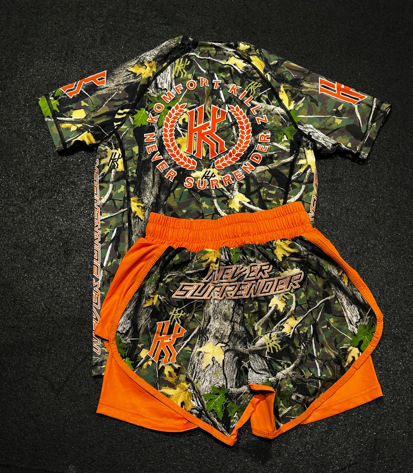 NEVER SURRENDER - CLASSIC CAMOUFLAGE- RASH GUARD (LADIES)