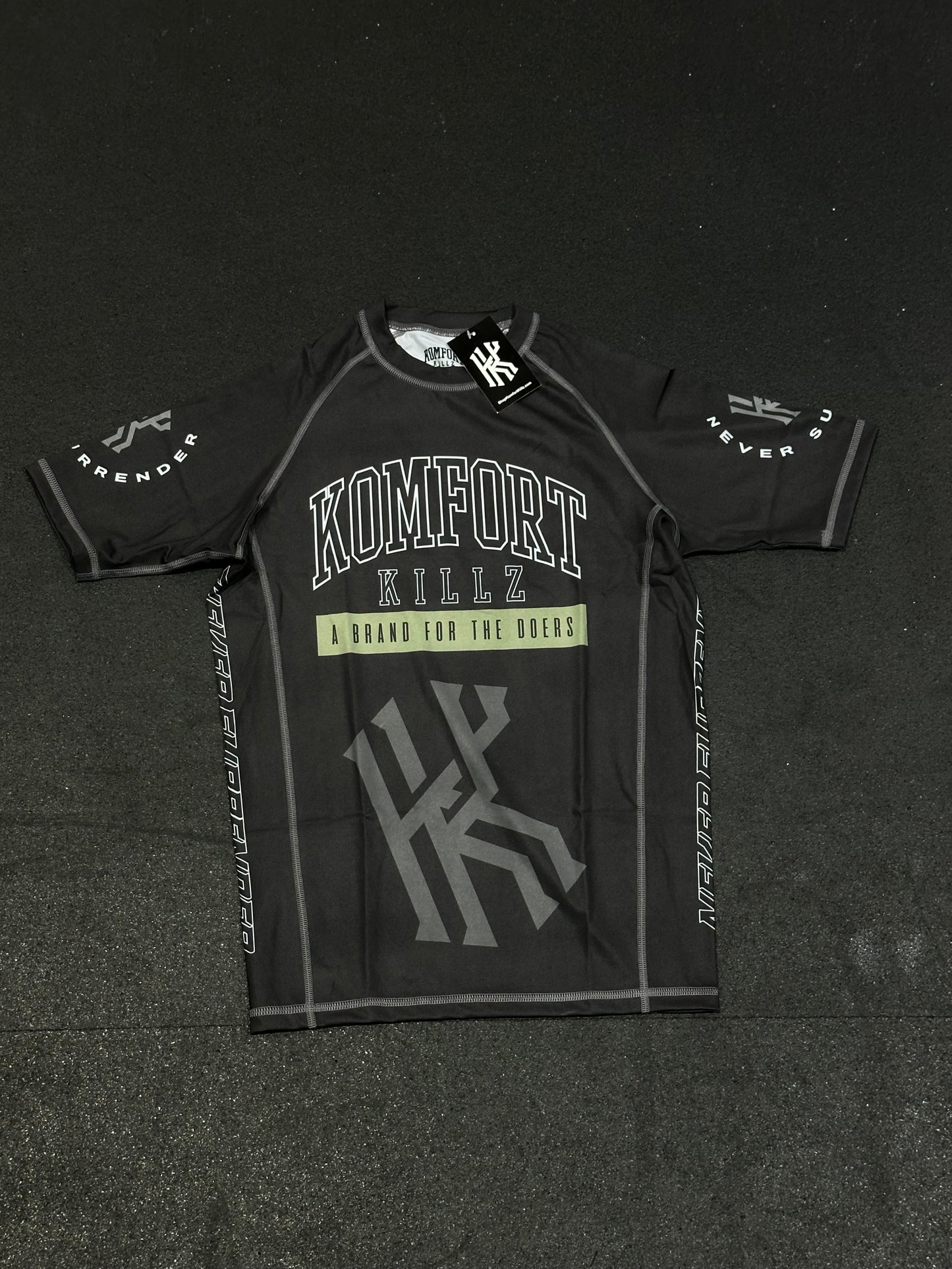 NEVER SURRENDER - MIX & MATCH - BLACK - RASH GUARD