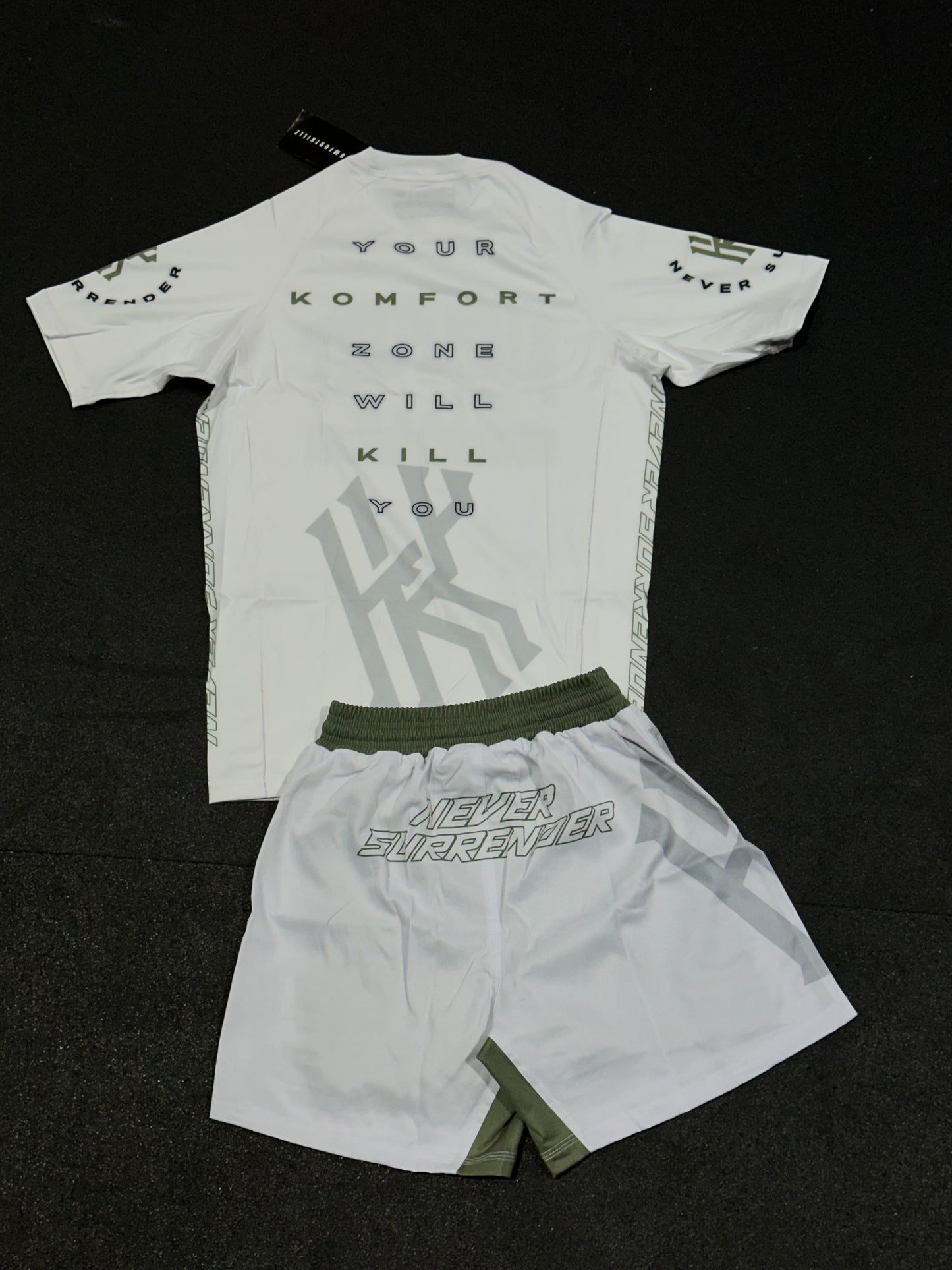 NEVER SURRENDER - MIX & MATCH - WHITE - RASH GUARD